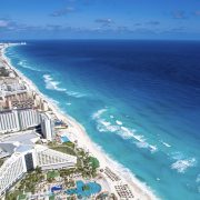 Tourism Twist: Mexico Celebrates Record Visitors, USA Sees Surprising Slowdown